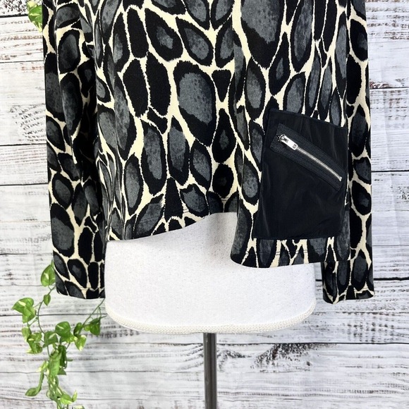 Stylish Black and White Women's Sweater - Picture 7 of 13